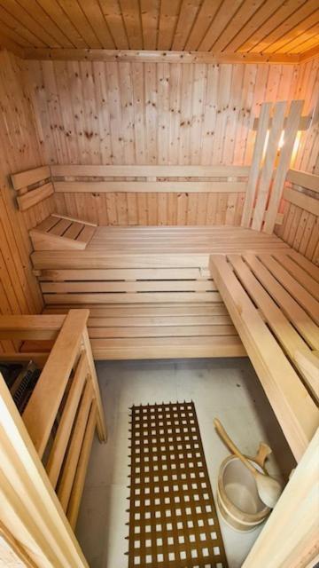 פטיאס Edles Apartment In Architektenvilla Mit Grossem Pool, Sauna, Dachterrasse Und Malerischem Garten מראה חיצוני תמונה